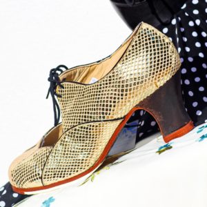 Acuarela de cordones serpiente dorada