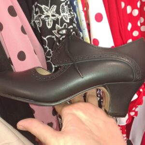 40-41 semiprofesional piel rojo , negro