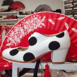 40 y medio ANCHO lunares piel blanco y negro cubano